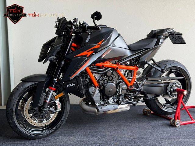 ktm - 1390-super-duke-r