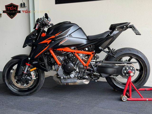 ktm - 1390-super-duke-r