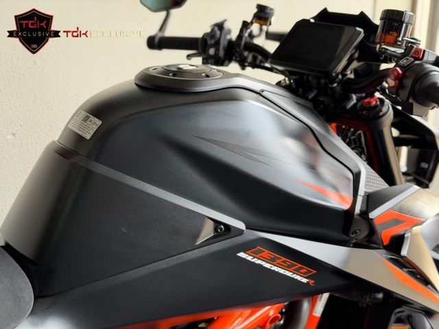 ktm - 1390-super-duke-r