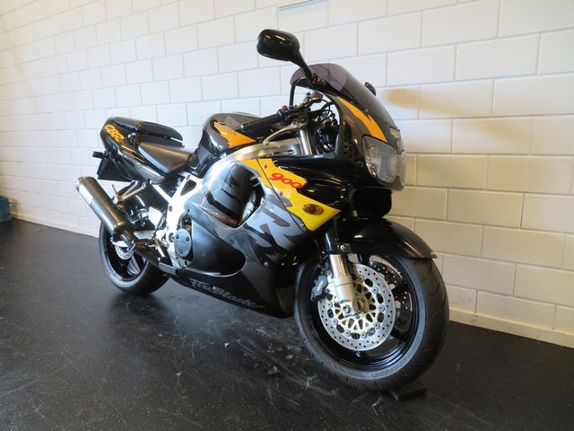 honda - cbr-900-rr-fireblade