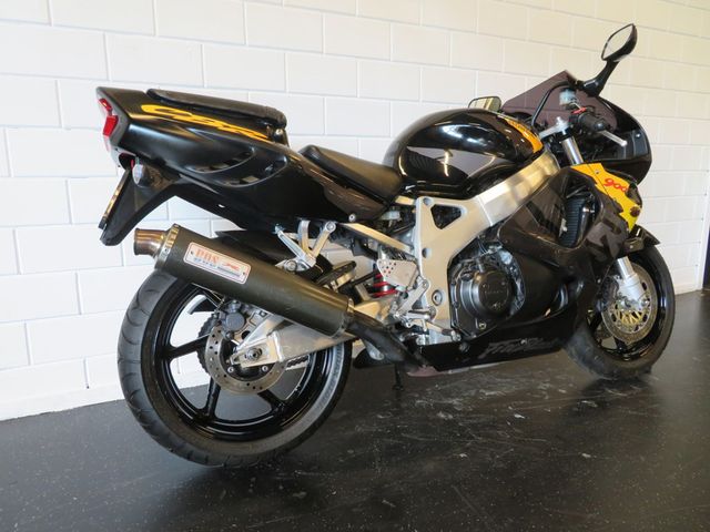 honda - cbr-900-rr-fireblade