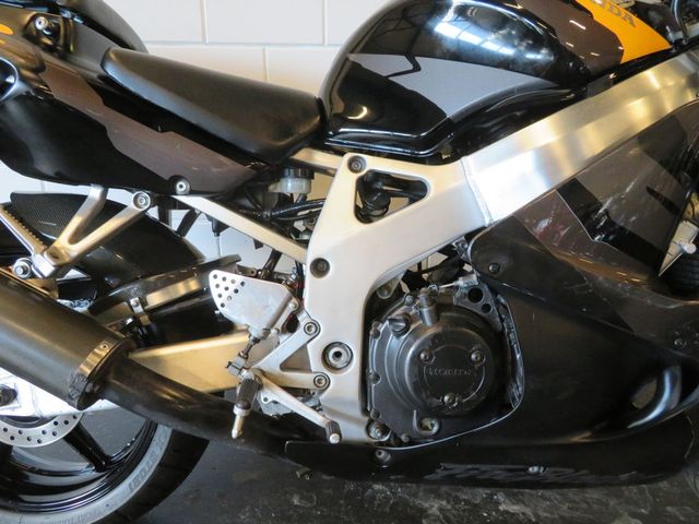 honda - cbr-900-rr-fireblade