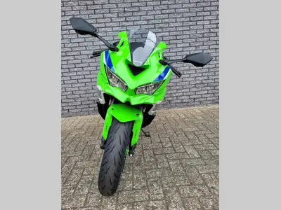 KAWASAKI NINJA ZX-4RR 40TH ANNIVERSARY EDITION – foto 2