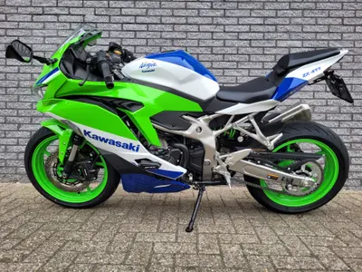 KAWASAKI NINJA ZX-4RR 40TH ANNIVERSARY EDITION – foto 3
