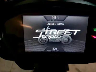 TRIUMPH STREET TRIPLE 765 RS – foto 4