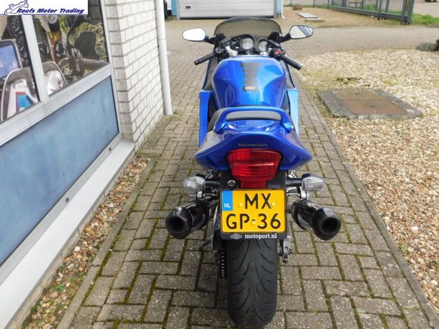 honda - cbr-1100--xx-super-blackbird