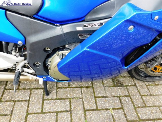 honda - cbr-1100--xx-super-blackbird