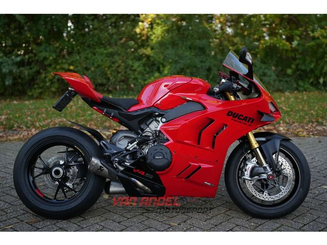 ducati - panigale-v4-s