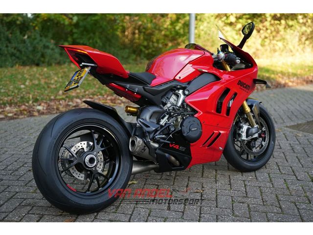 ducati - panigale-v4-s