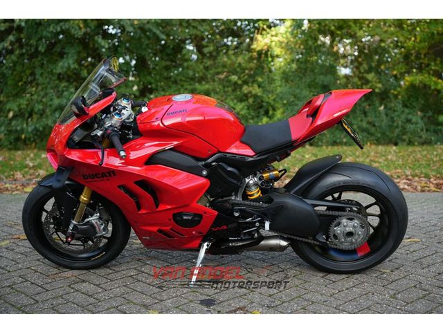 ducati - panigale-v4-s