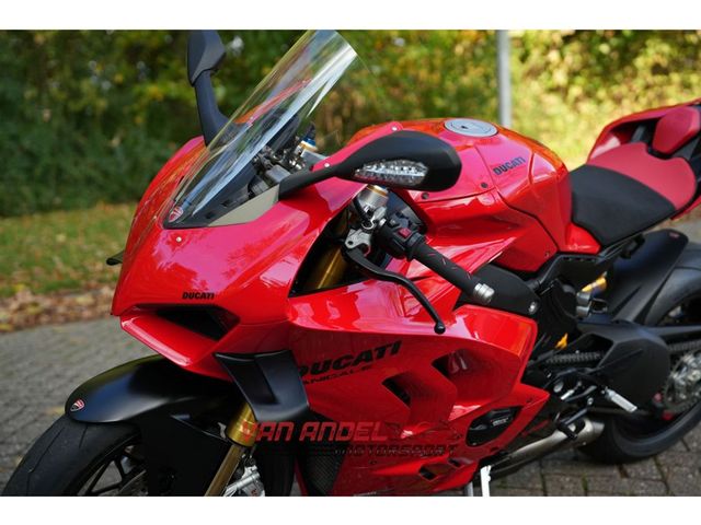 ducati - panigale-v4-s