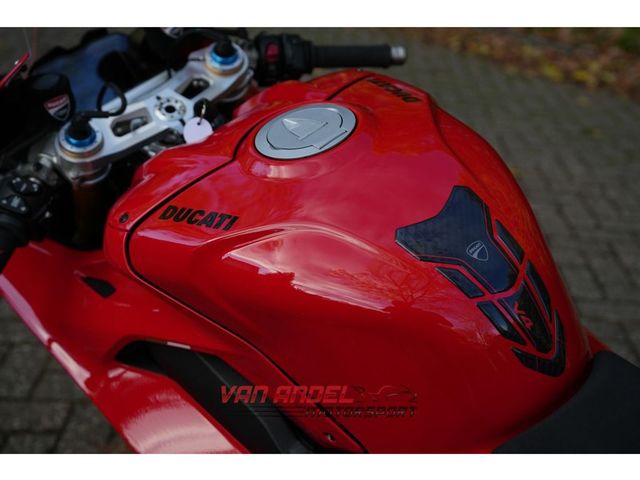ducati - panigale-v4-s