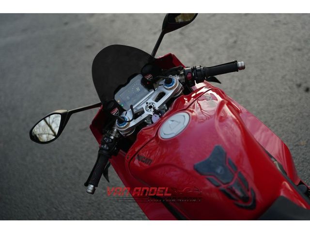 ducati - panigale-v4-s