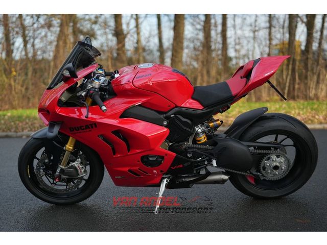 ducati - panigale-v4-s