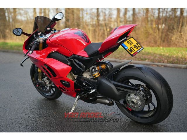 ducati - panigale-v4-s