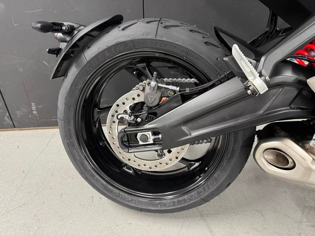 triumph - trident-660