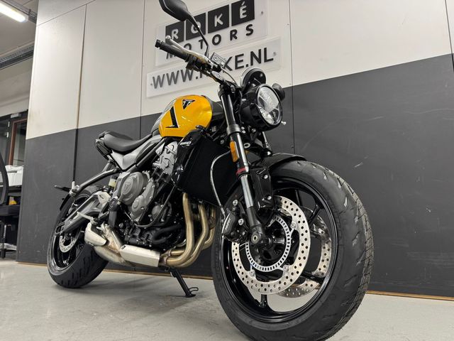 triumph - trident-660