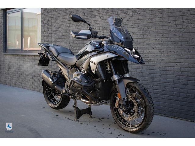 bmw - r-1300-gs-triple-black