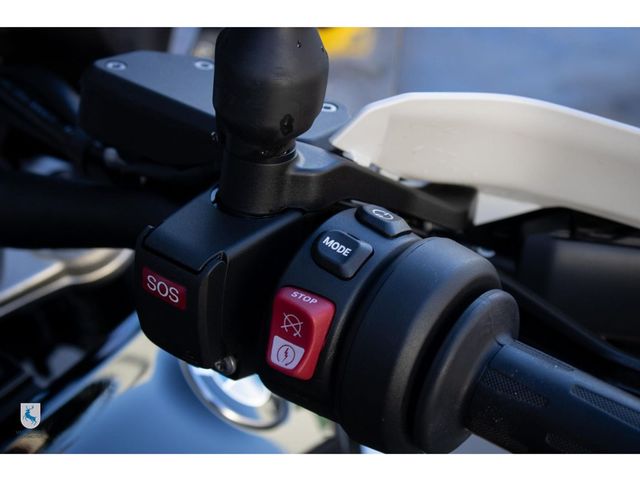 bmw - r-1300-gs-triple-black