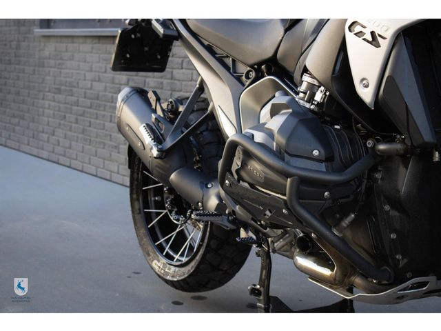 bmw - r-1300-gs-triple-black