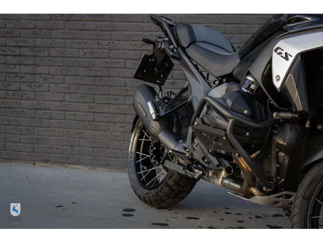 bmw - r-1300-gs-triple-black