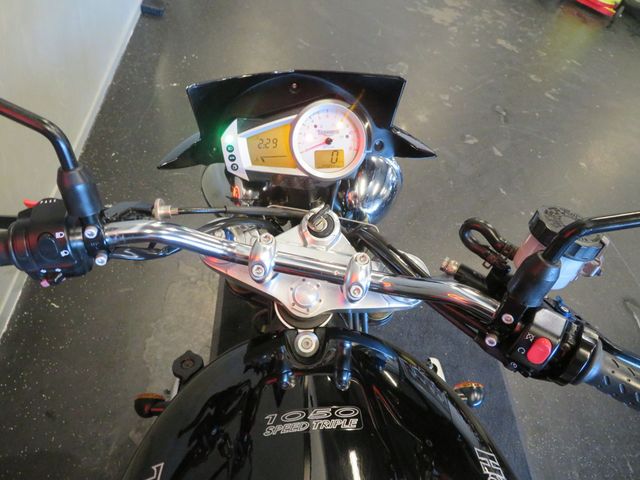 triumph - speed-triple-1050