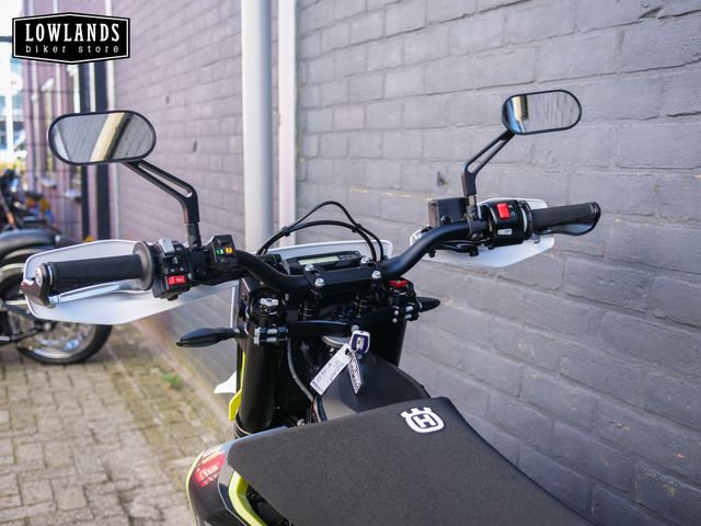 husqvarna - 701-supermoto