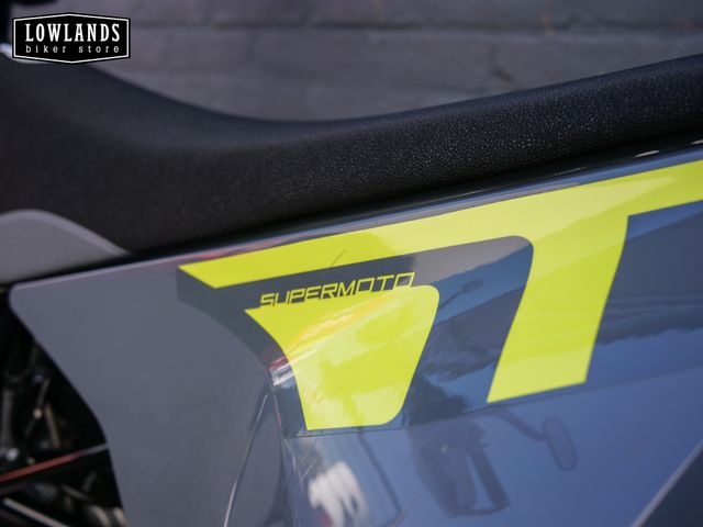 husqvarna - 701-supermoto