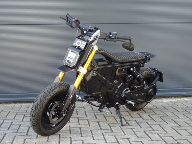 bmw - ce-02
