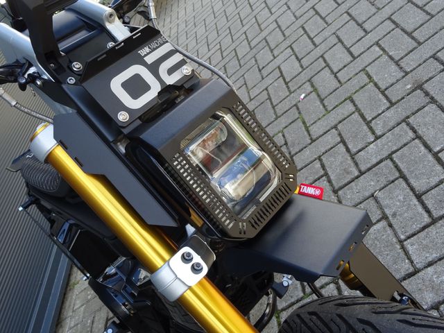 bmw - ce-02