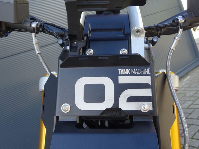 bmw - ce-02