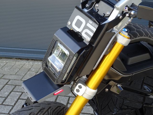 bmw - ce-02