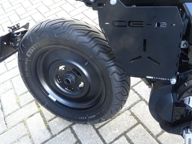 bmw - ce-02