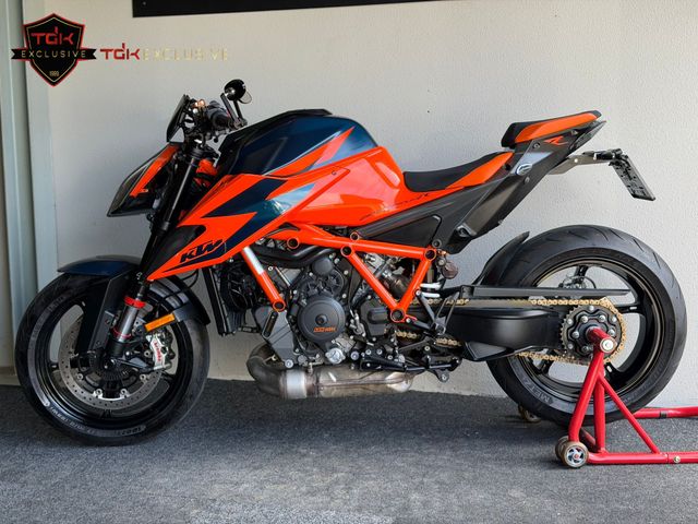 ktm - 1290-super-duke-r