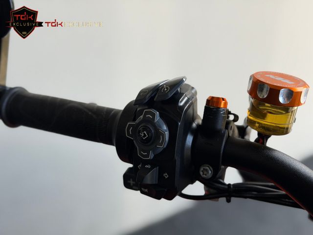 ktm - 1290-super-duke-r