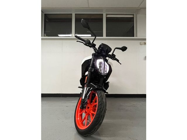 ktm - 390-duke