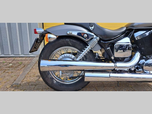 honda - vt-750--dc-black-widow