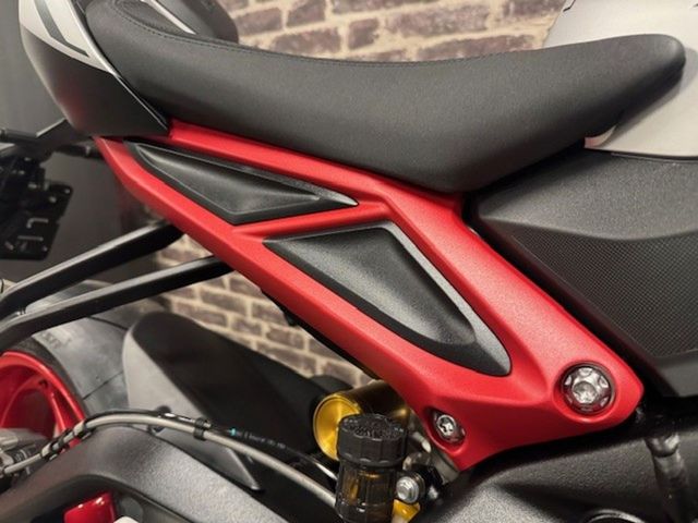 triumph - street-triple-765-r