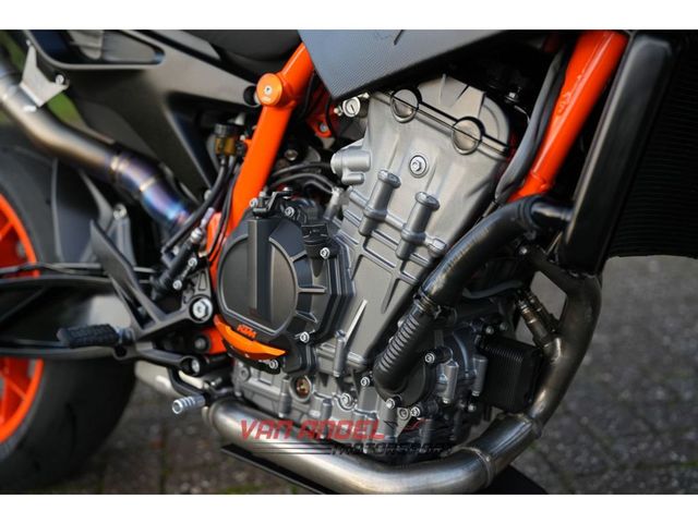 ktm - 890-duke-r
