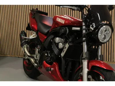 YAMAHA FZS 600 FAZER – foto 2