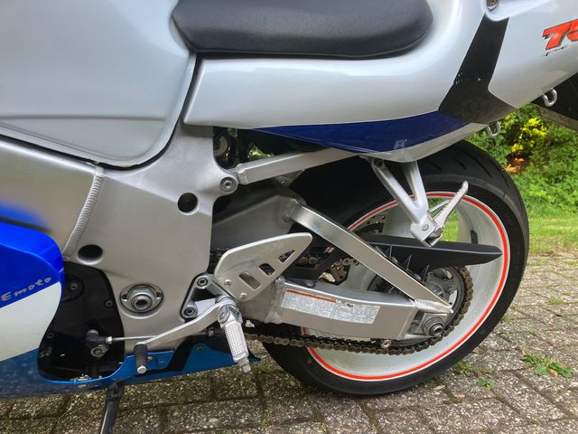 suzuki - gsx-r-750