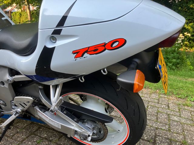 suzuki - gsx-r-750