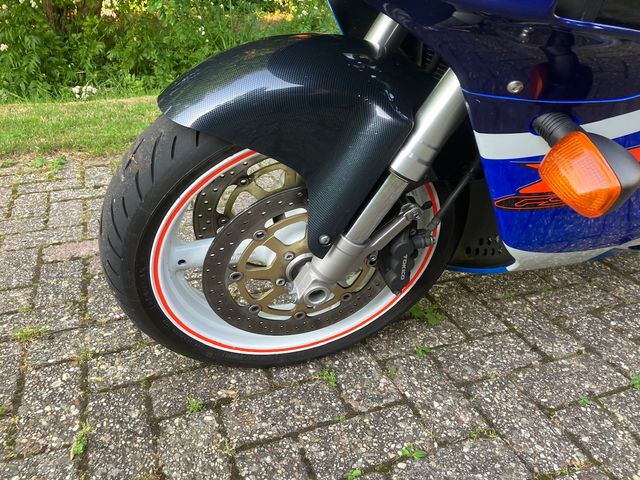 suzuki - gsx-r-750