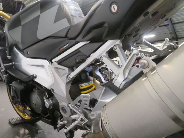 aprilia - tuono-1000-r