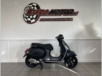 Vespa GTS Super Tech 300 2022 nieuw