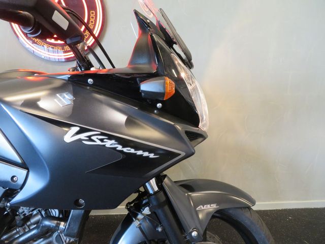 suzuki - v-strom-650-a-black-rhino