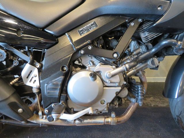suzuki - v-strom-650-a-black-rhino