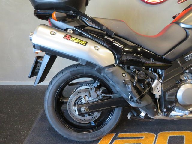 suzuki - v-strom-650-a-black-rhino