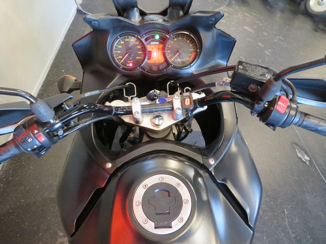 suzuki - v-strom-650-a-black-rhino