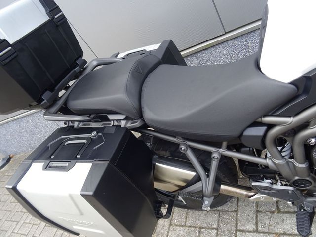triumph - tiger-explorer-xcx